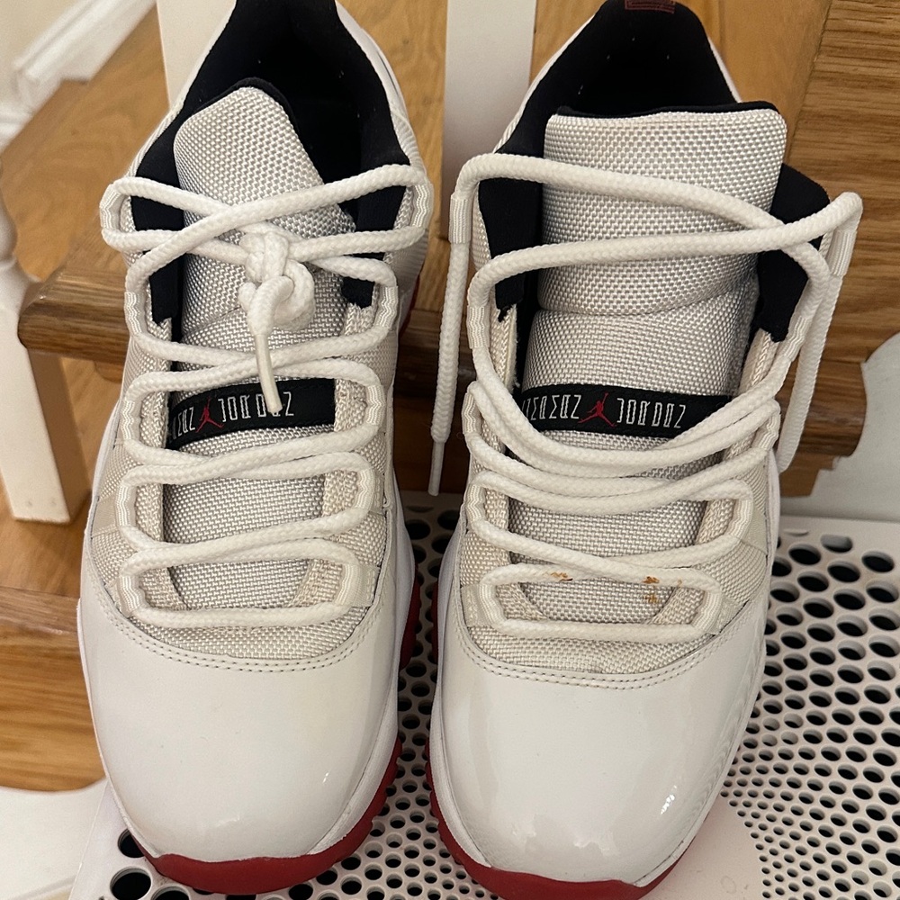 Men’s air Jordan 11 Retro low UNC 2017White and Red Sneakers size 8.5